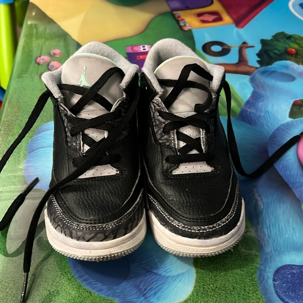 AIR JORDANS (BARELY WORN)